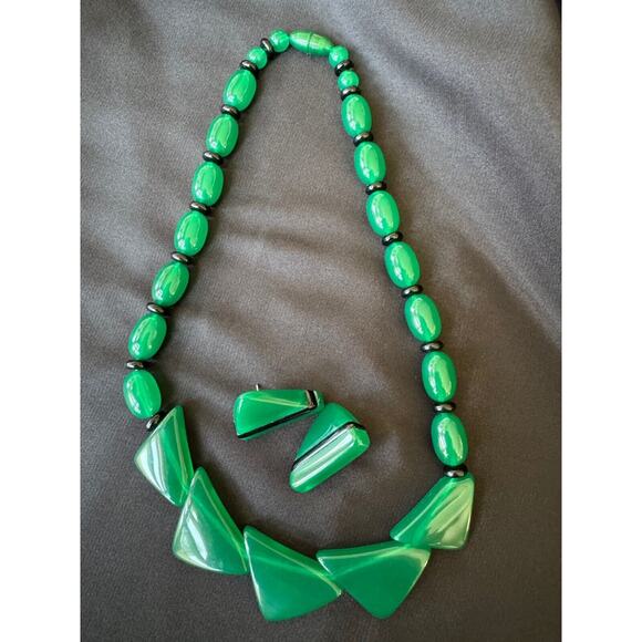 Vtg MCM Green Black Plastic Bead Necklace Earrings Set Hidden Clasp Mid Century - Picture 1 of 8